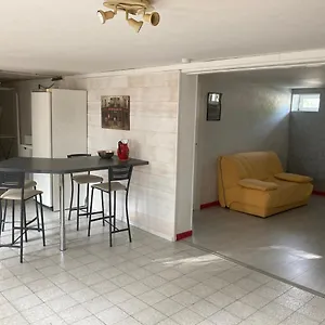  Appartement En Rez-de-chaussée De Maison